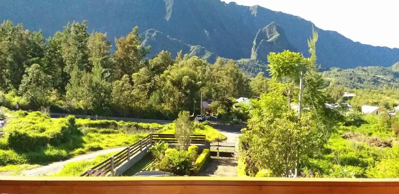 Chambre D'Hote Les Amoureux Du Cirque Cilaos Exterior foto